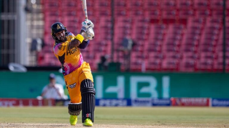 Peshawar Zalmi Maintain Unbeaten Run with Dominant Victory Over Qalandars