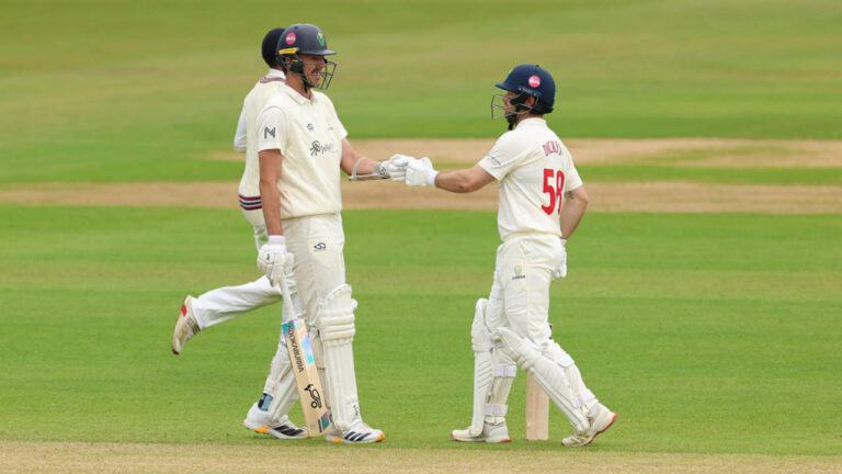 Glamorgan Secure Thrilling Victory Over Somerset in Division One Clash