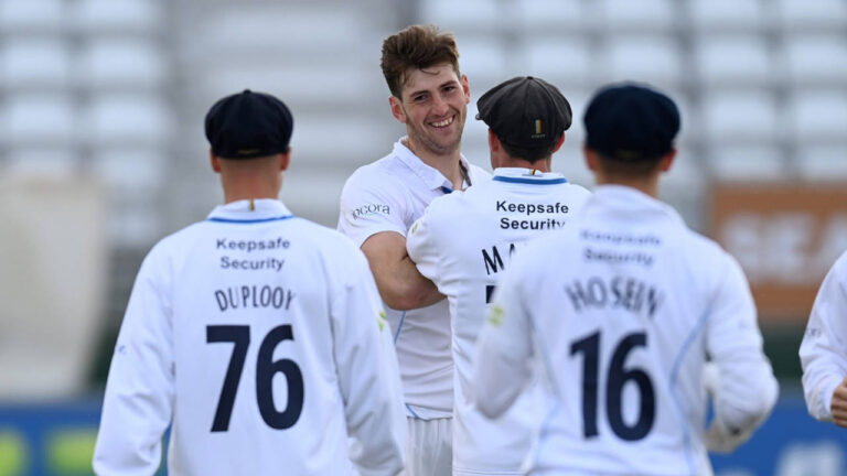 Aitchison caps allround masterclass as Derbyshire rout Lancashire