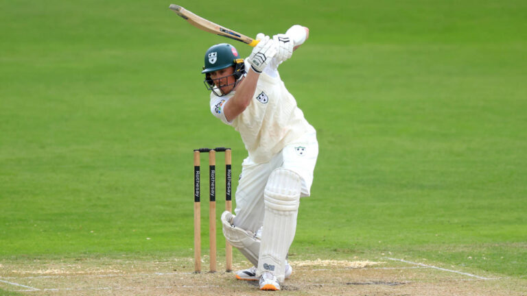 Hose, D’Oliveira show required grit in Worcestershire response